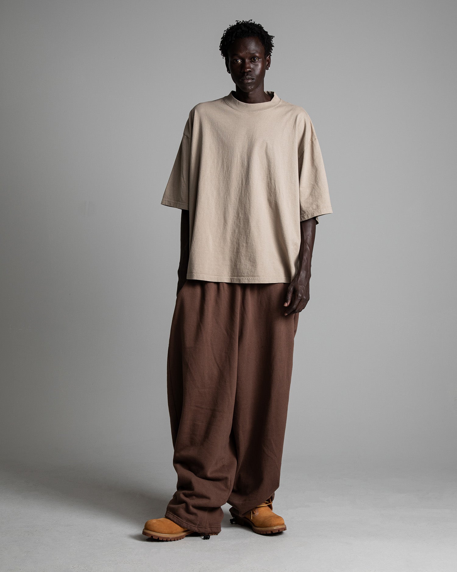 7.5ozMaxHeavyweightGarmentDyeDropShoulder_Oatmeal_FullBody001
