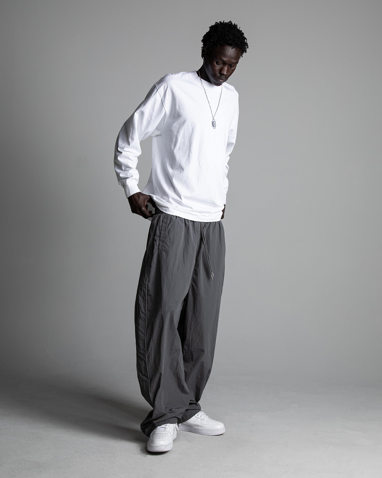 7.5ozMaxHeavyweightGarmentDyeLongSleeve_White_Fullbody001