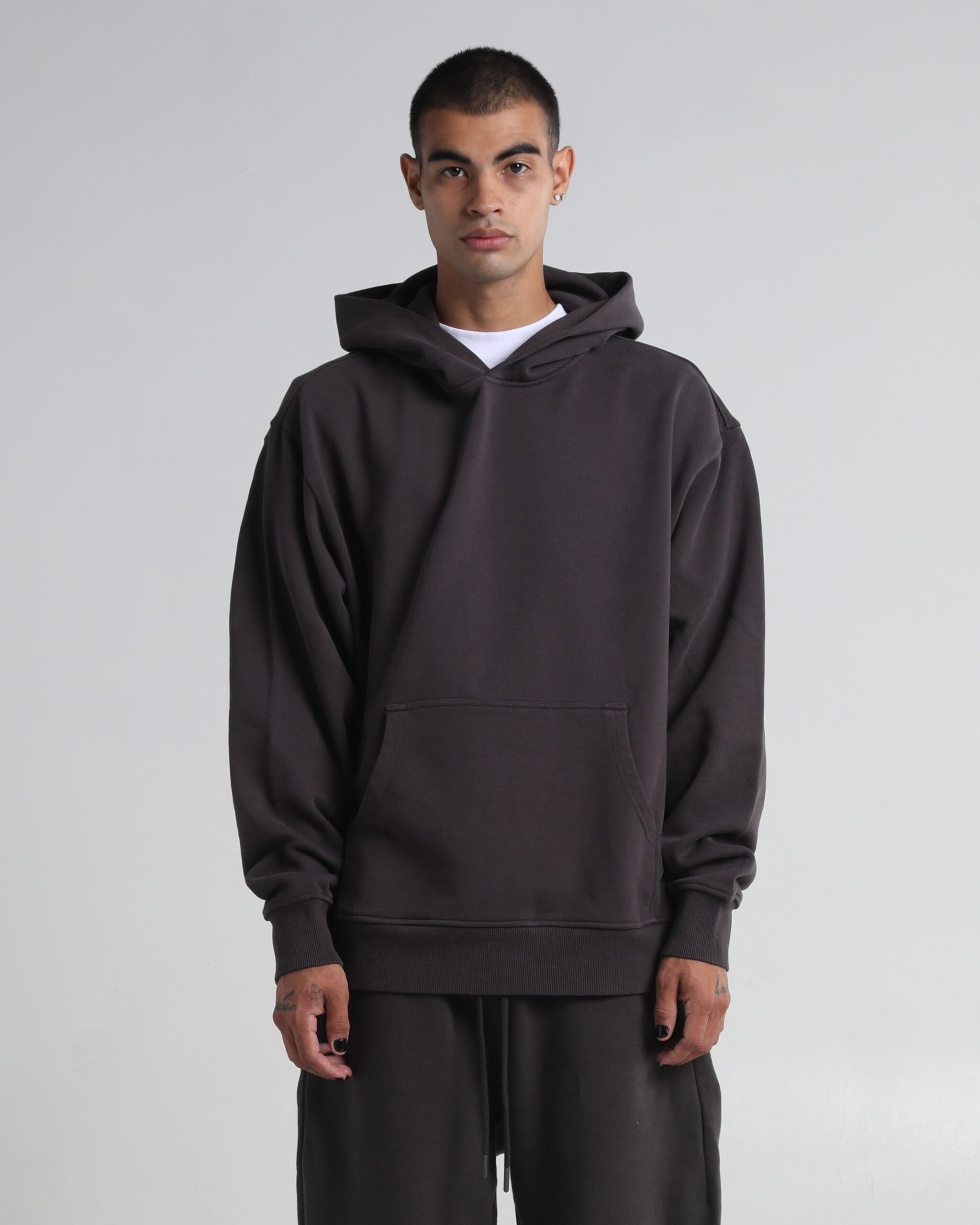 MaxHeavyFleeceGarmentDyeHoodie_Shadow_002