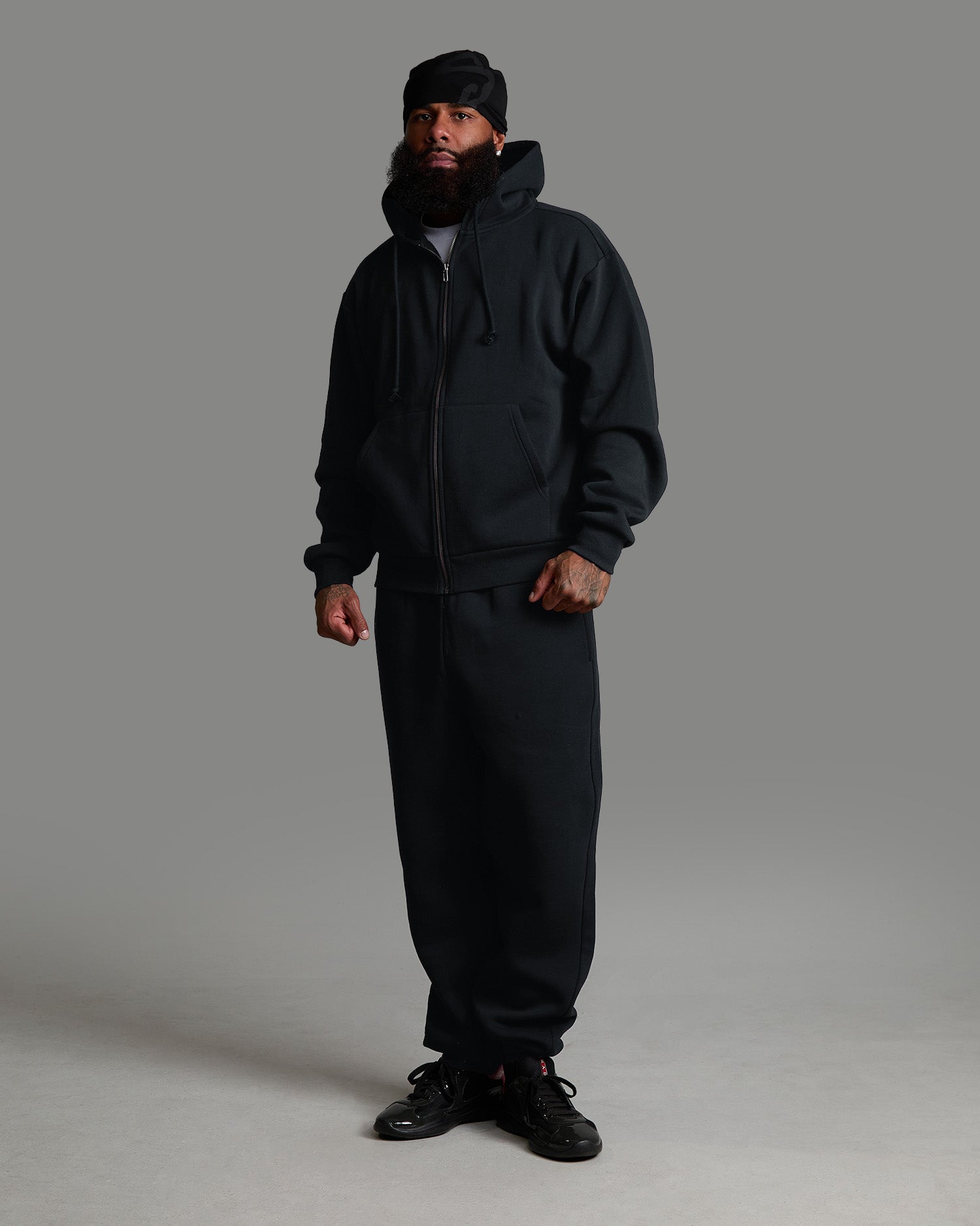 PEFleeceSweats_Black_Fullbody001.1