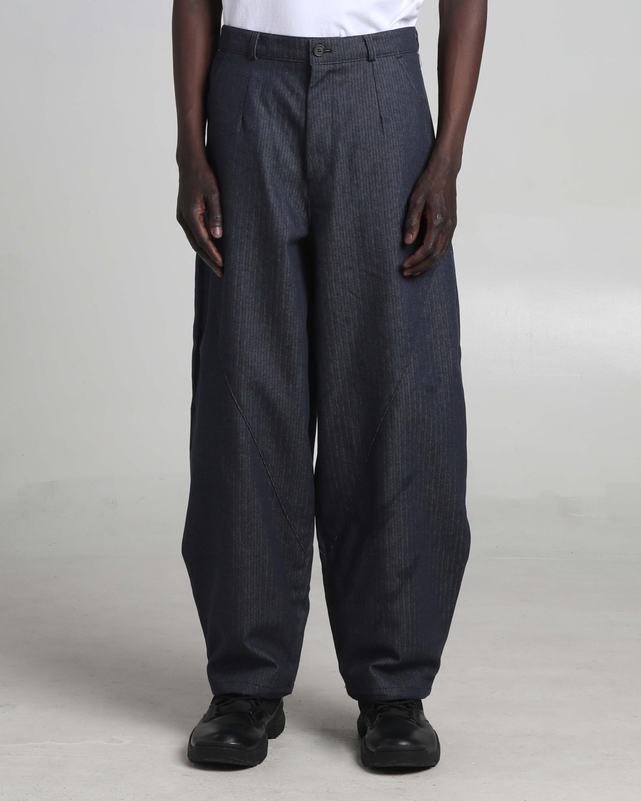 PinstripeDenim_indigo_002_f21268c6-eb3d-40b3-bda5-7ce600d5d525