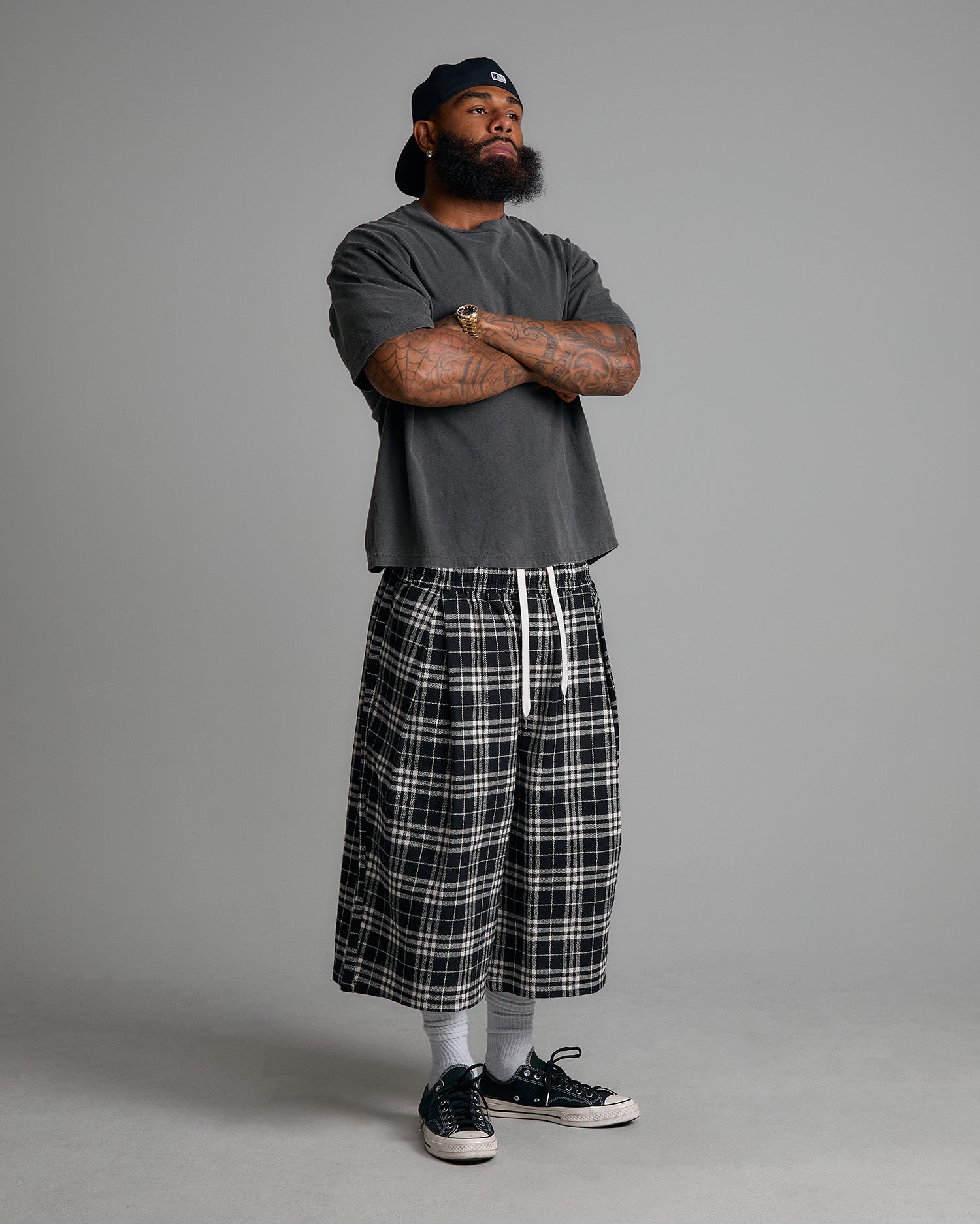 PleatedBaggyPlaidShorts_Black-White_Fullbody001