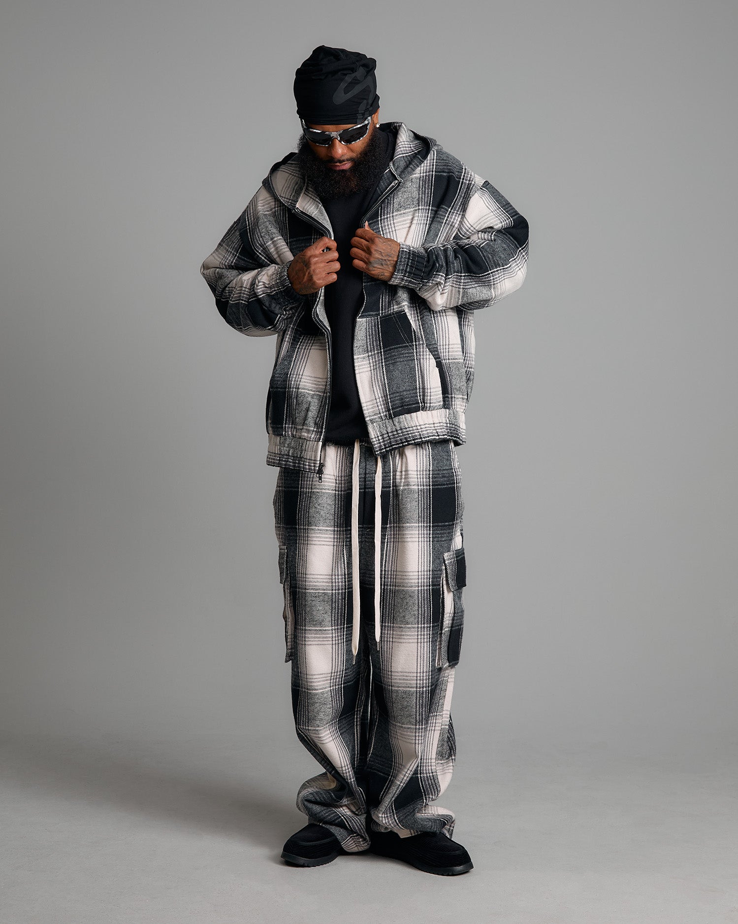 SuperPlaidCargoPants_Black-White_Fullbody001