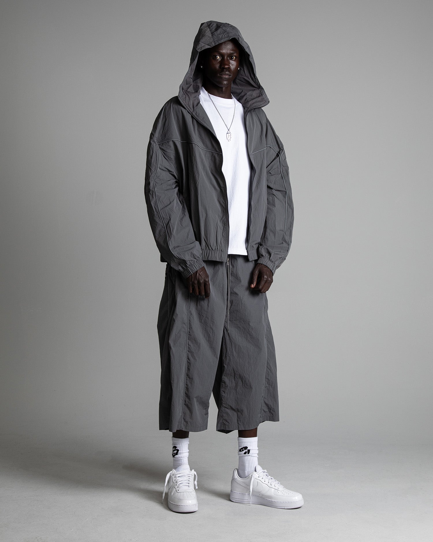 WindOppsReflectiveHoodie_Shadow_Fullbody001