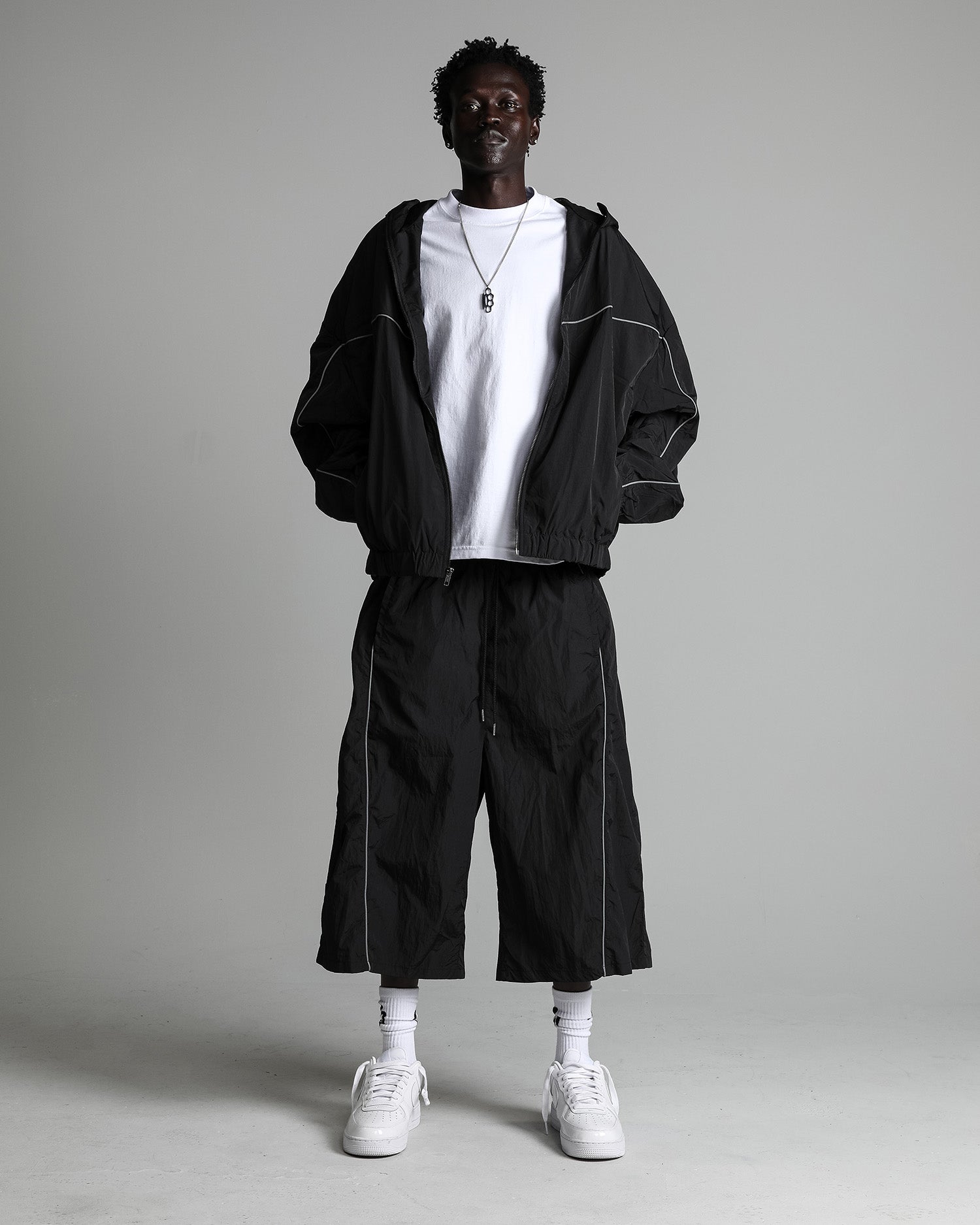WindoppsReflectiveShorts_Black_fullbody001