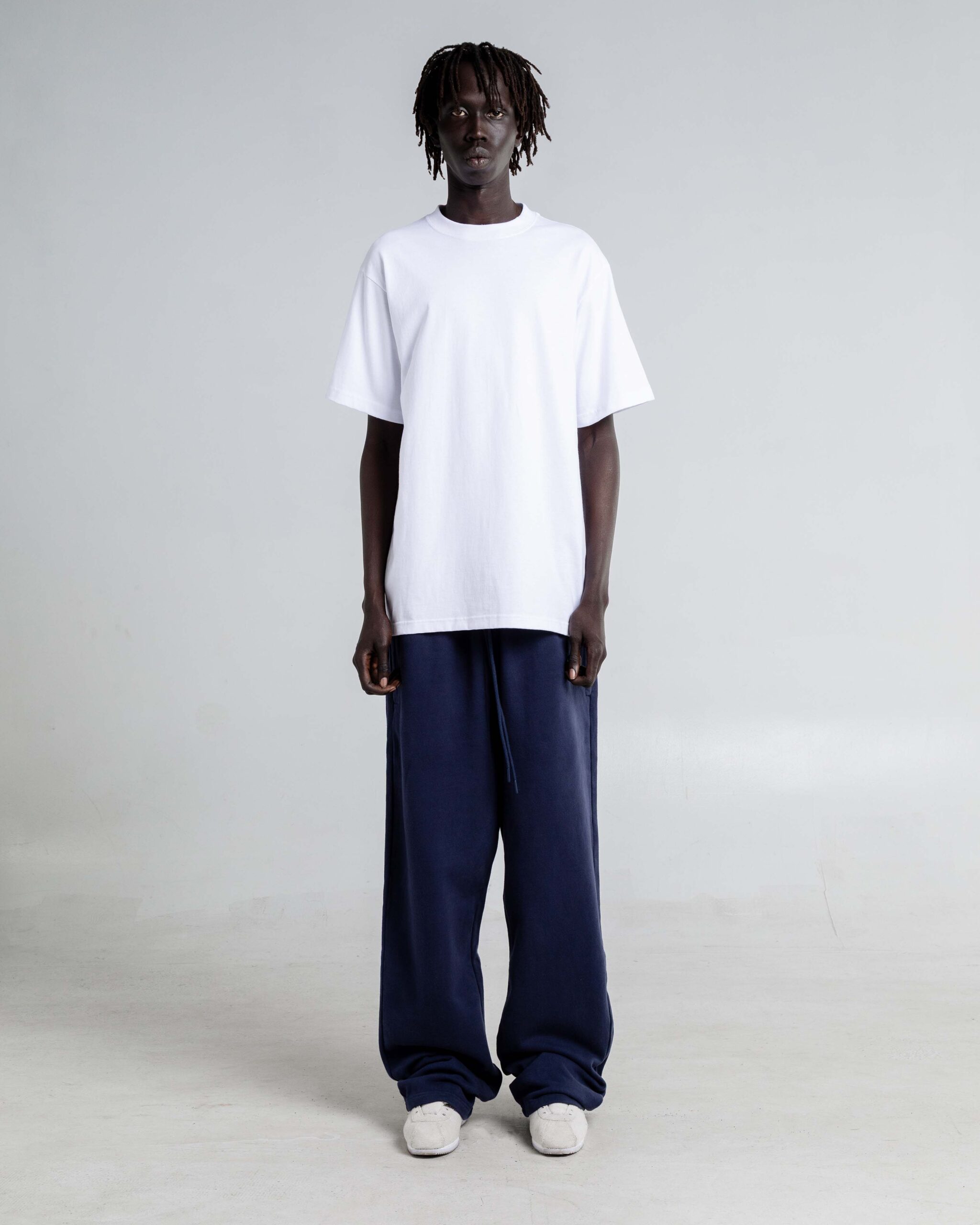 los_angeles_13_5_heavyweight_garment_dye_baggy_sweatpants_navy_fullbody_005